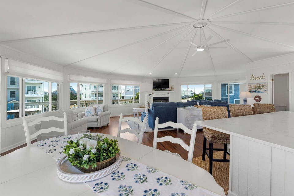 HISA22: The Round Retreat | Top Level Dining Area