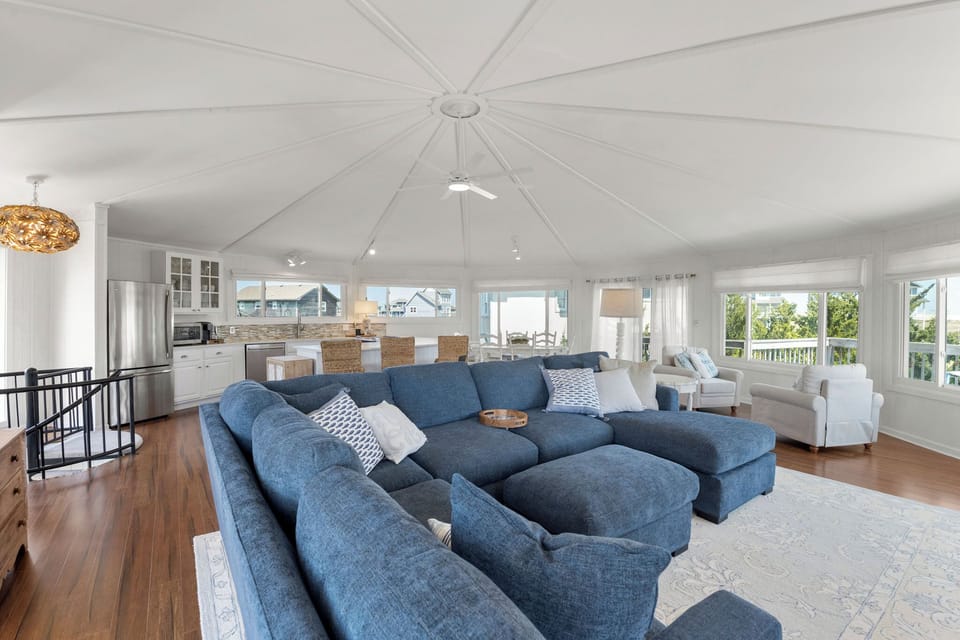 HISA22: The Round Retreat | Top Level Living Area