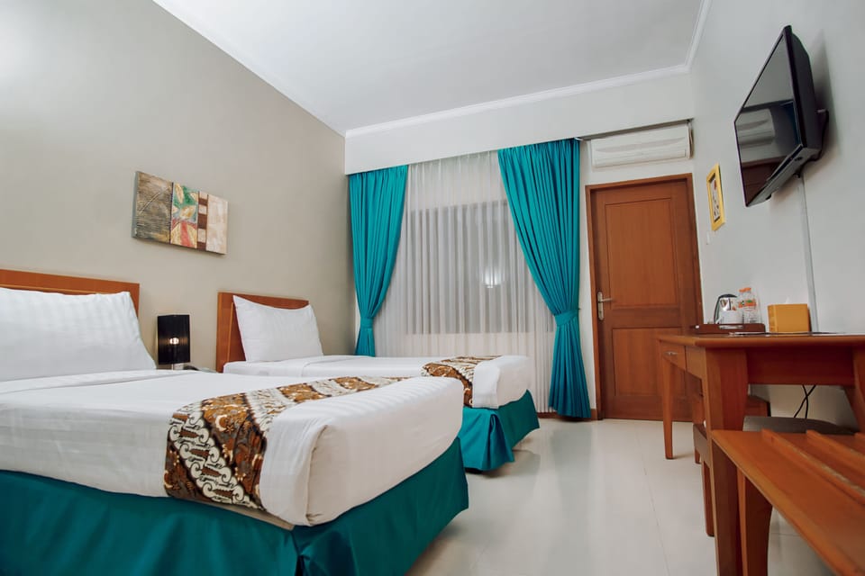 Superior Room, 1 King Bed, Smoking | Iron/ironing board, free WiFi, bed sheets