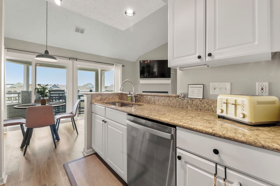 PC632: Pirate's Cove 632 | Kitchen