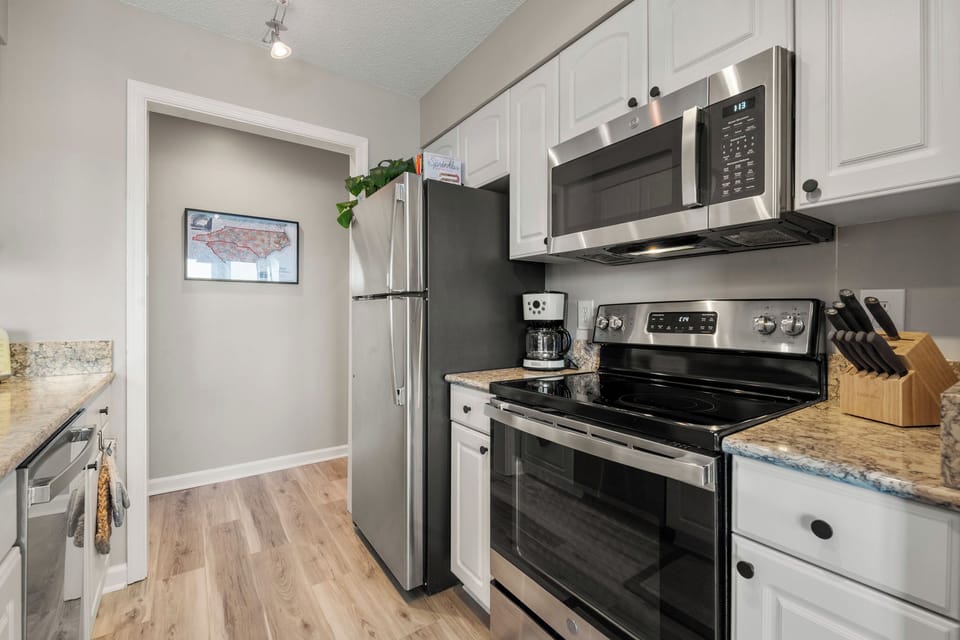 PC632: Pirate's Cove 632 | Kitchen