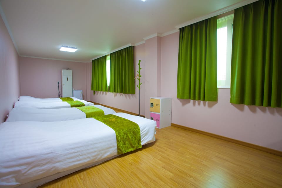 Quadruple Room | Soundproofing, free WiFi, bed sheets
