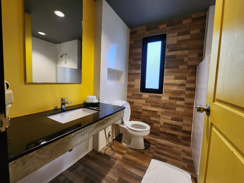 Villa Deluxe | Bathroom | Combined shower/tub, free toiletries, bathrobes, bidet
