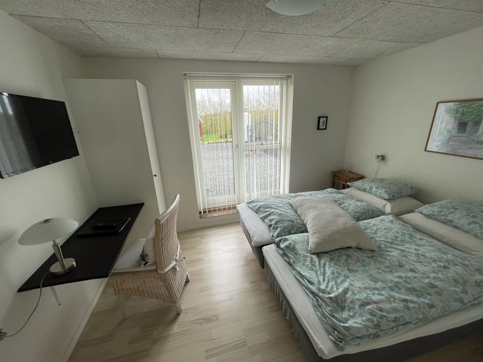 Twin Room, Garden View | Desk, free WiFi, bed sheets