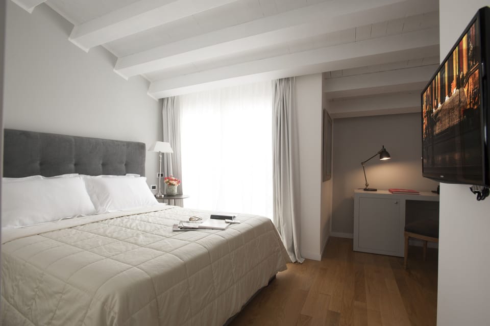 Premium bedding, minibar, in-room safe, desk