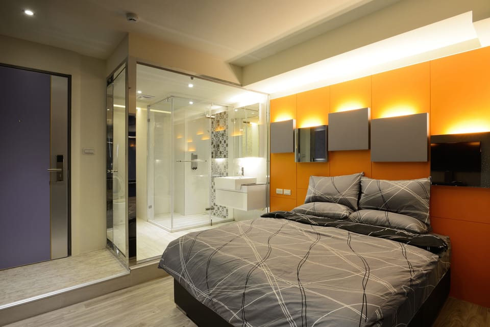 Design Suite | Soundproofing, iron/ironing board, free WiFi, bed sheets