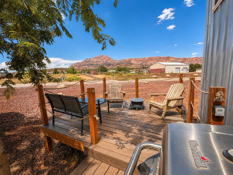 Private deck with outdoor seating, BBQ grill, and fire pit, ideal for morning coffee, romantic evenings, and stargazing under Southern Utah’s wide desert skies. Pet-friendly outdoor space.