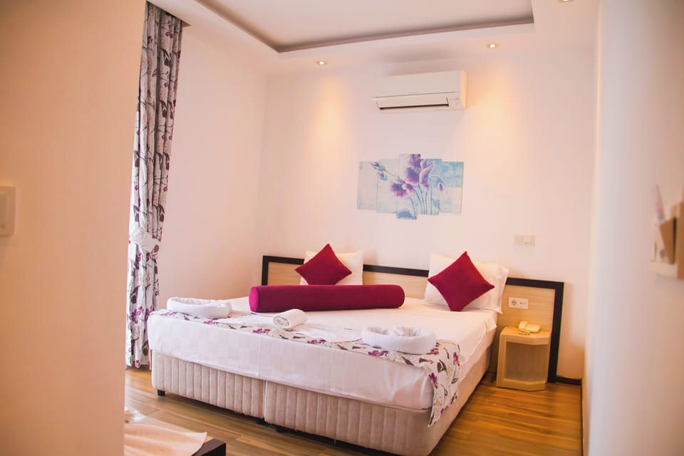 Standard Double Room | Minibar, desk, soundproofing, iron/ironing board