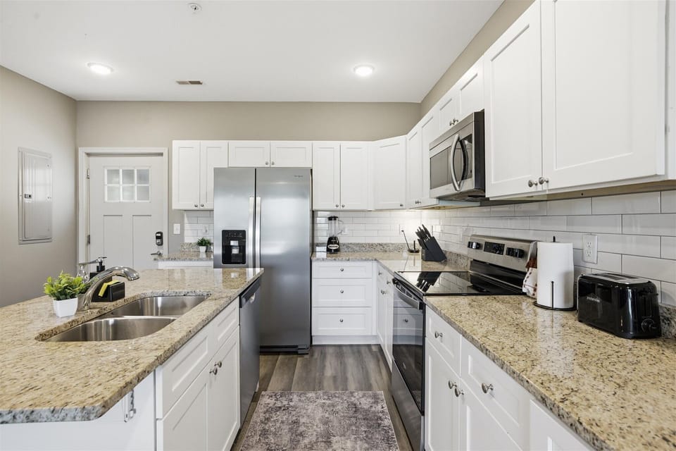 Start the day slow—cook breakfast, pour a drink, and let everyone drift in. The open layout keeps you connected, so no one’s stuck cooking alone while the fun happens elsewhere.
