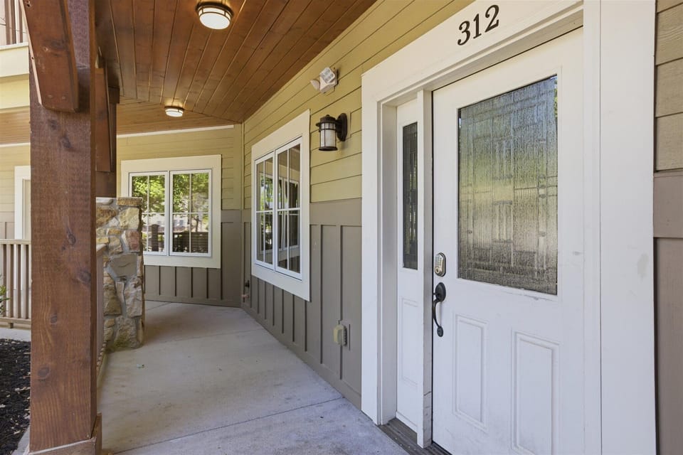 Welcome to Unit 312 at Timber Lodge! Easy and convenient entry with a smart lock for keyless access. This first-floor, two-bedroom unit offers single-level entry, making arrival, unloading, and coming simple and hassle-free.