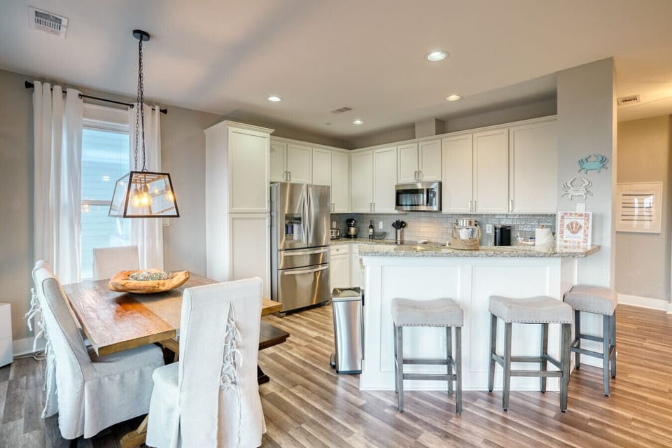 A kitchen perfect for preparing meals for the family!