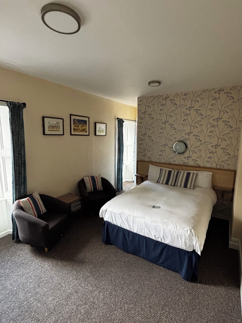 Laptop workspace, iron/ironing board, free WiFi, bed sheets