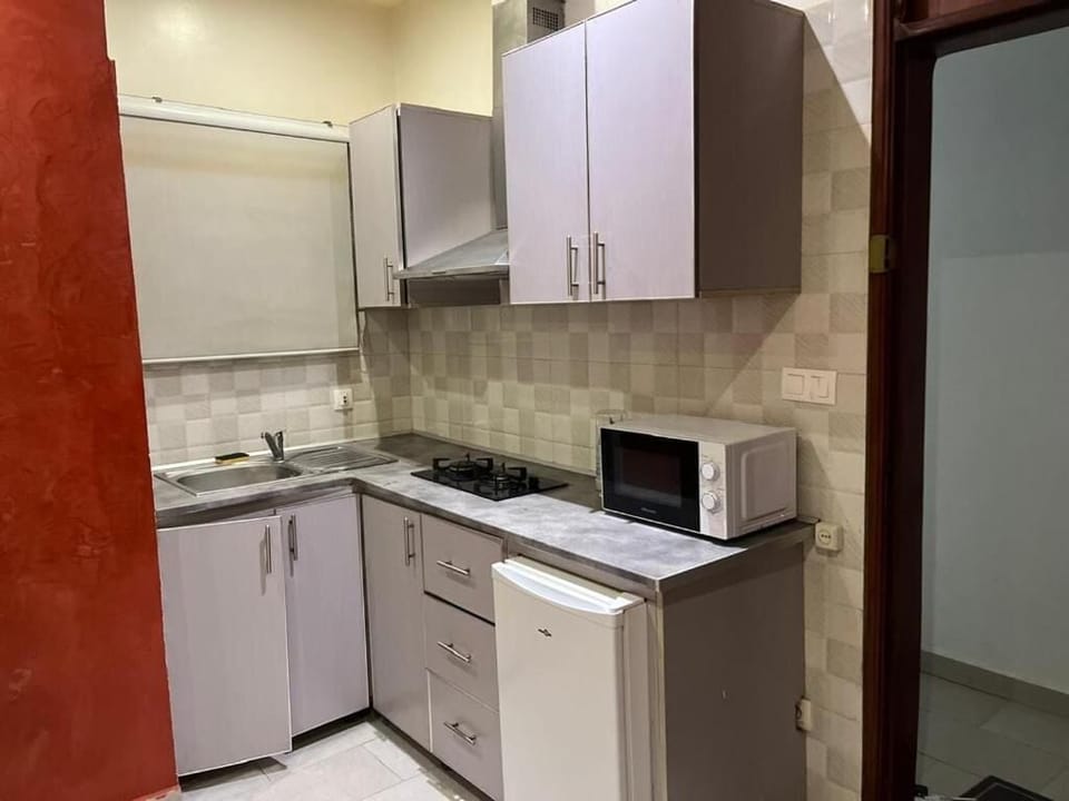 Fridge, microwave, stovetop