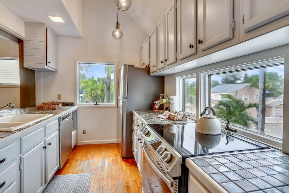 House, Multiple Beds (Sunset Beach House) | Private kitchen