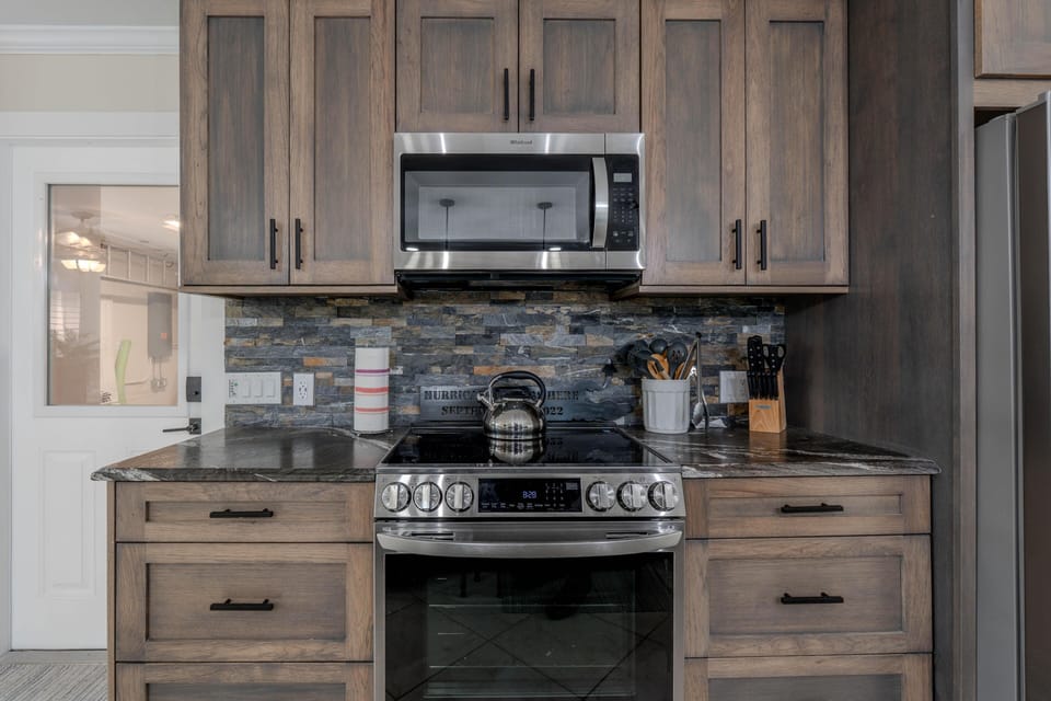 House, Multiple Beds (The Sunseeker) | Private kitchen