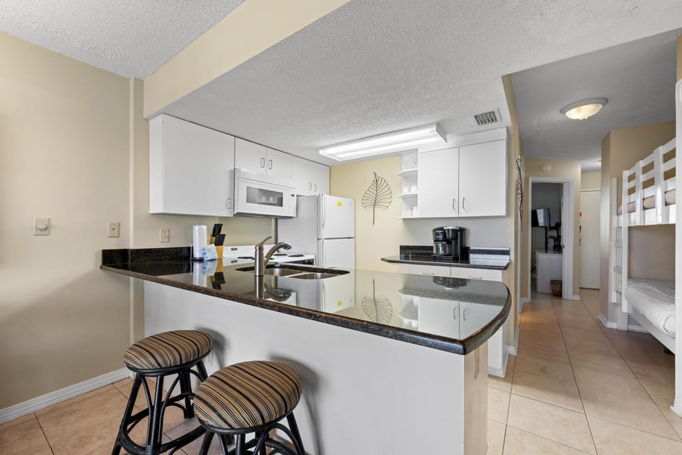 Condo, Multiple Beds (GS Plantation Palms 6307) | Private kitchen