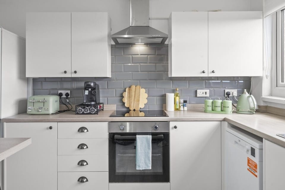Well-equipped kitchen with everything you need to prepare meals, snacks, or your morning coffee.