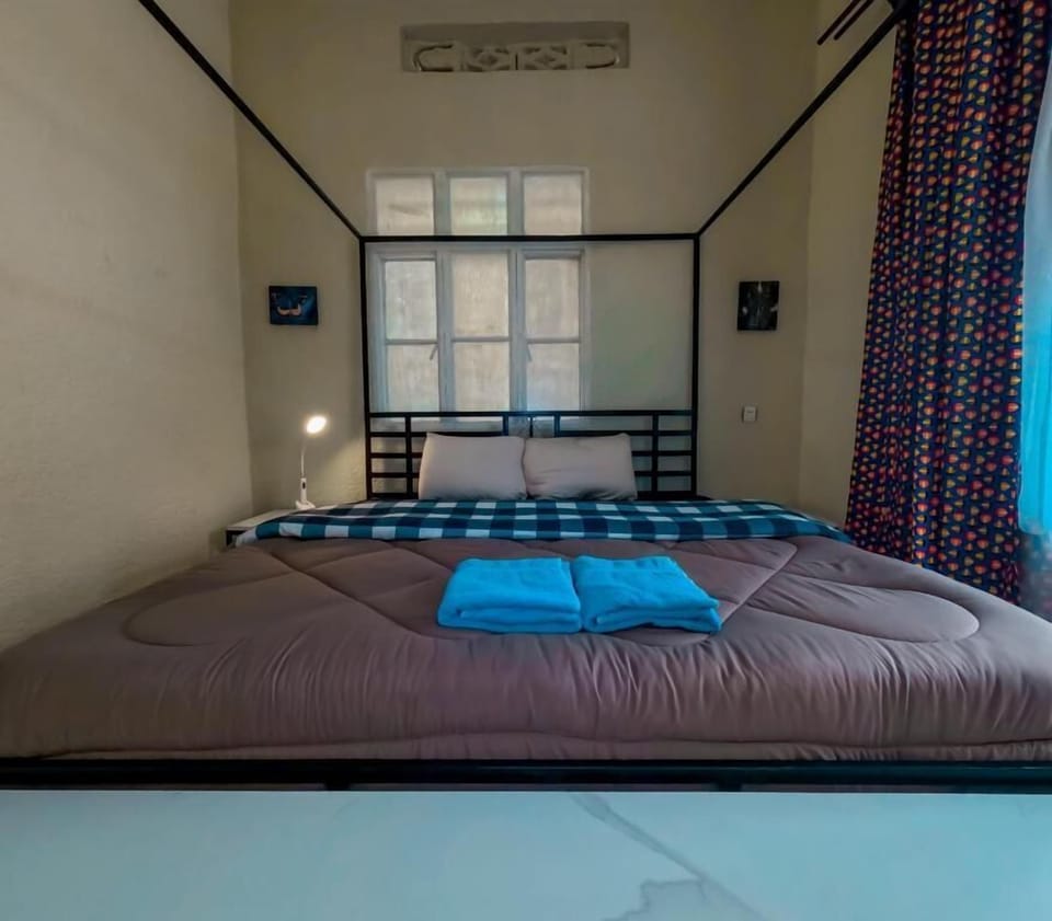 Standard Double Room, Balcony, Courtyard View | Iron/ironing board, WiFi (free)