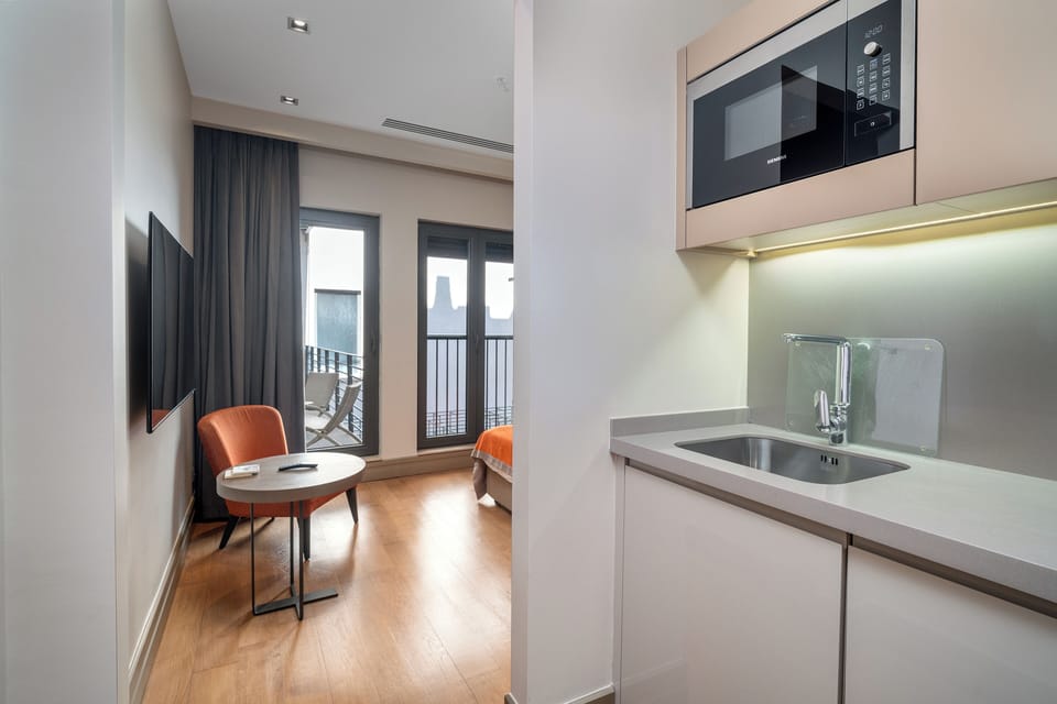 Studio | Premium bedding, in-room safe, desk, blackout drapes