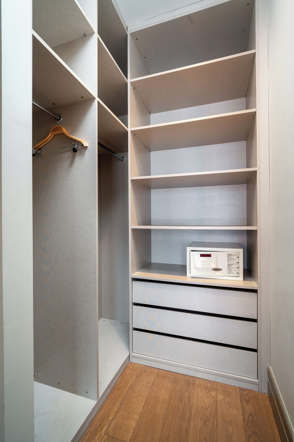 Studio, Balcony | Wardrobe