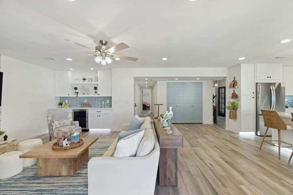 Stretch, mingle, relax—repeat. Space for friends, family, or just yourself to fully enjoy every inch of vacation mode.