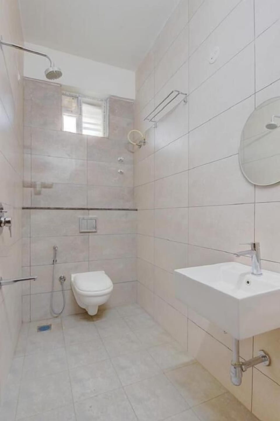 Double Room, Air conditioning, Mountain View | Bathroom | Shower, free toiletries, towels, soap