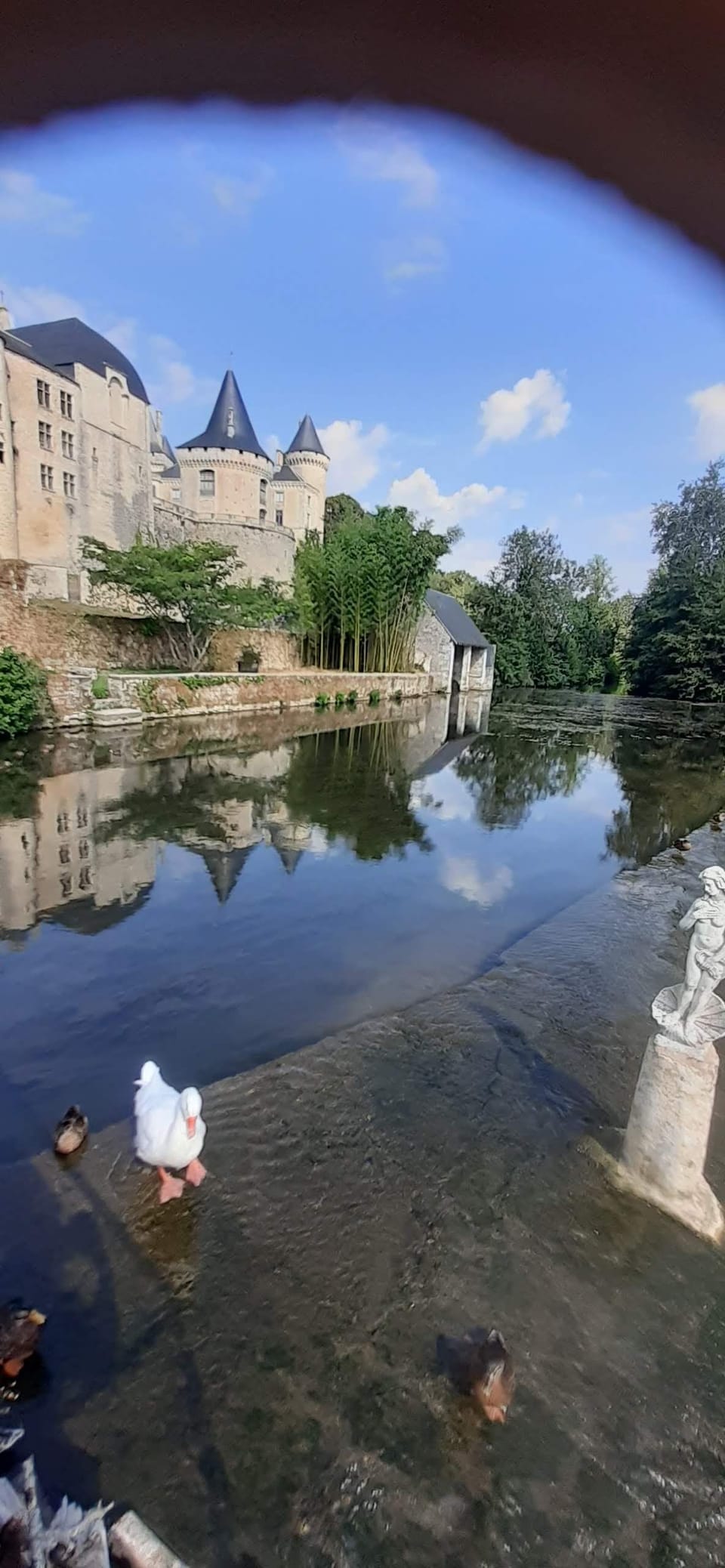 30 min drive to Verteuil for chateaux and restaurants 