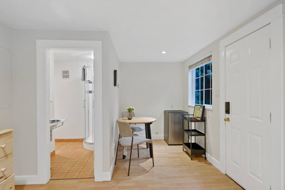 Studio Retreat: Relax in a chic space with a sunny view and modern amenities at your fingertips!