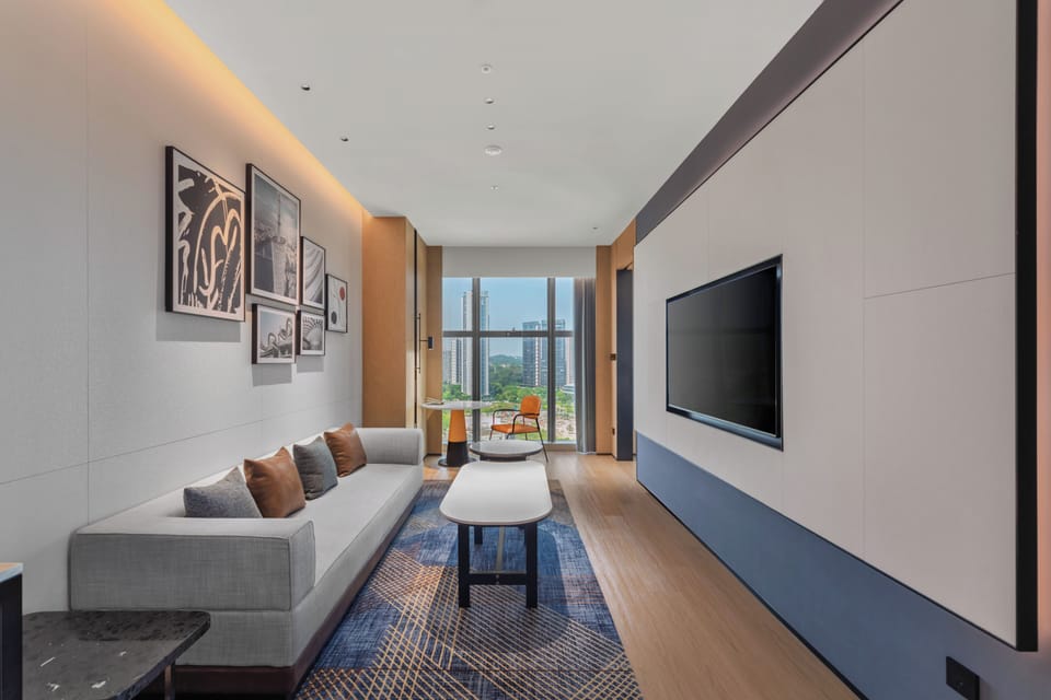 Executive Suite, 1 King Bed, City View | Living room | 65-inch LCD TV with digital channels