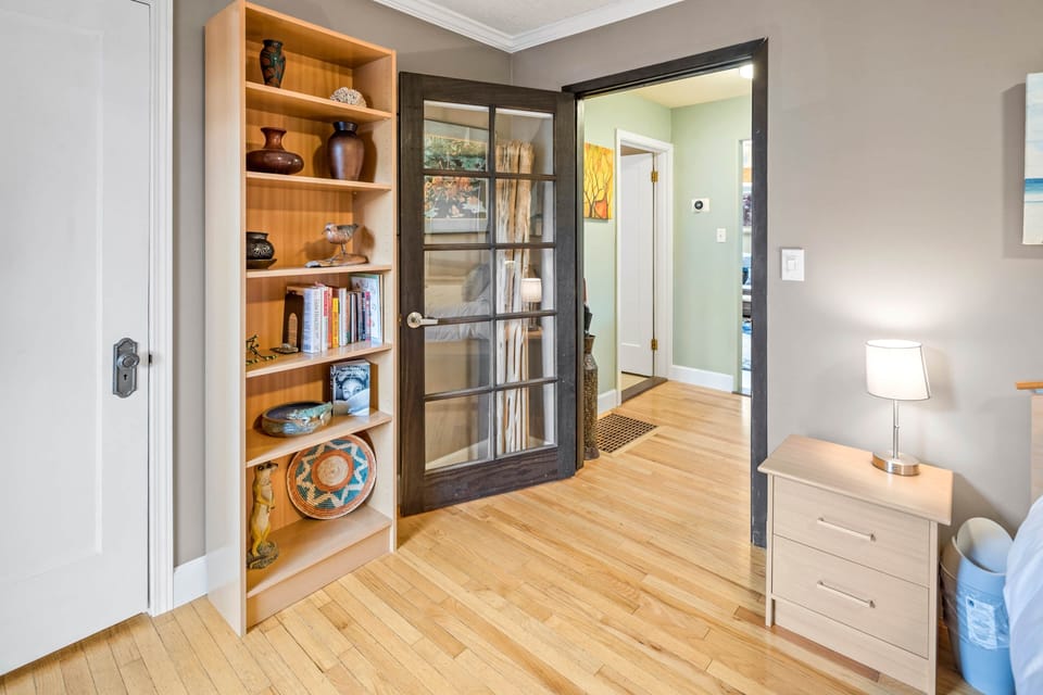 Bedroom 2 Entry
