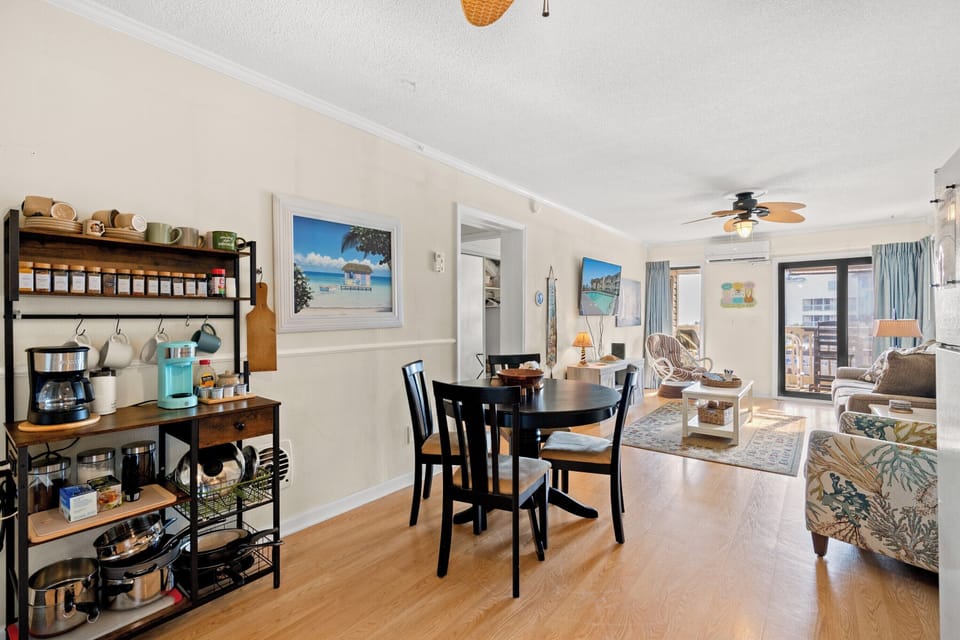 Condo, 2 Bedrooms, Balcony, Partial Ocean View (316A) | In-room dining