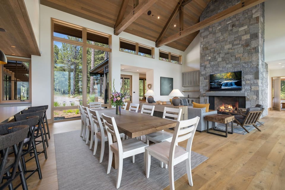 Alternate view of the dining area