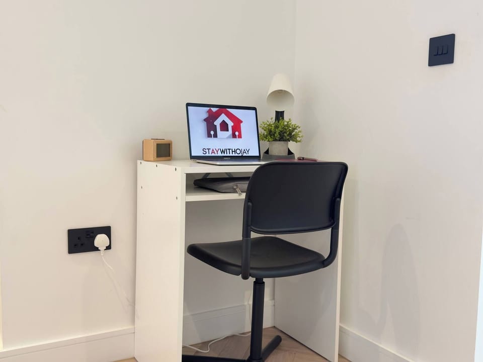 Apartment, 2 Bedrooms, Accessible, Smoking | Interior