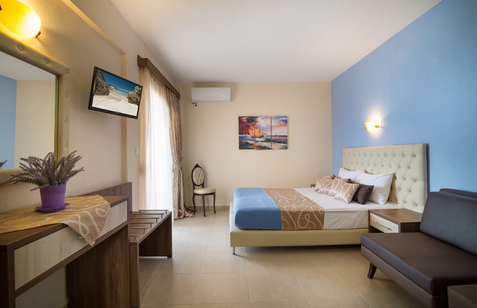 In-room safe, soundproofing, free WiFi, bed sheets