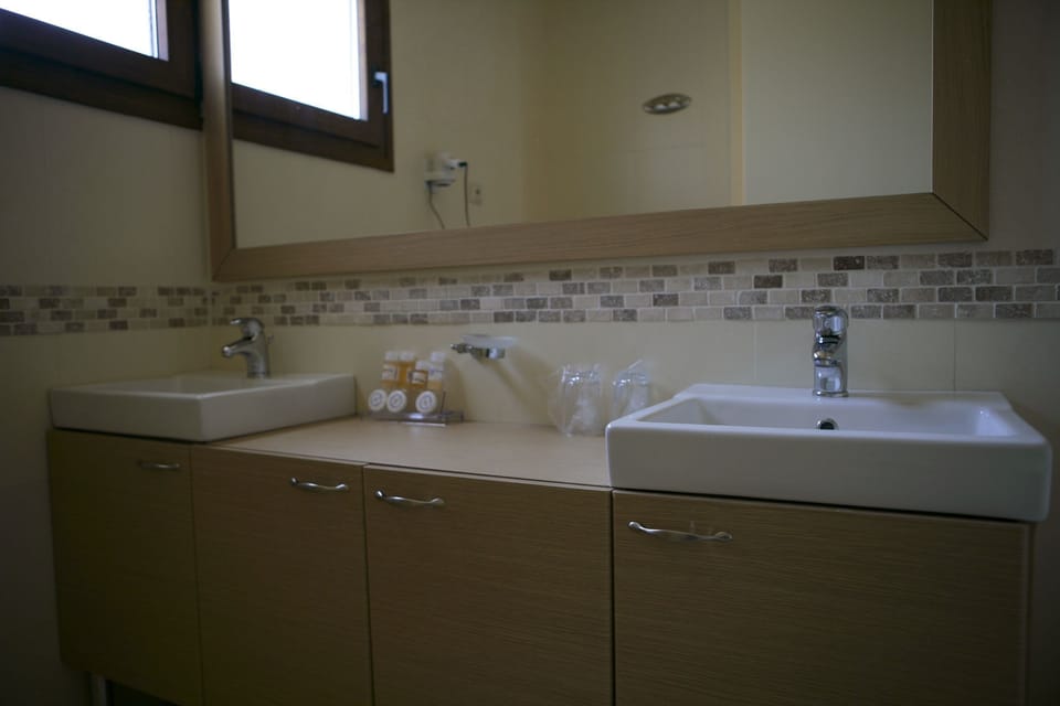 Bathtub, free toiletries, hair dryer, bathrobes