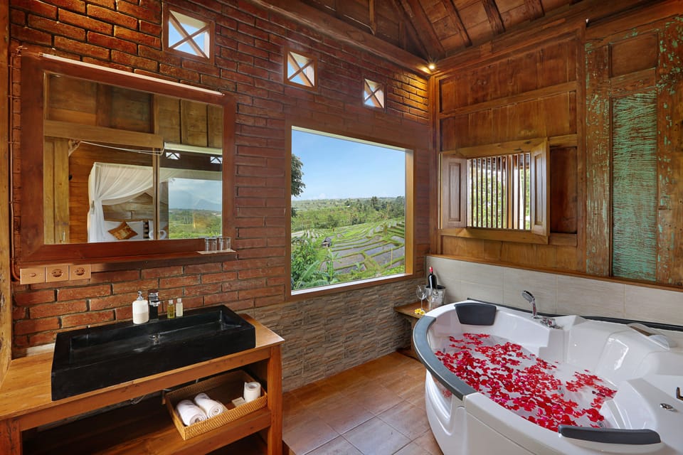Ti Amo Suite | Bathroom | Free toiletries, bidet, towels