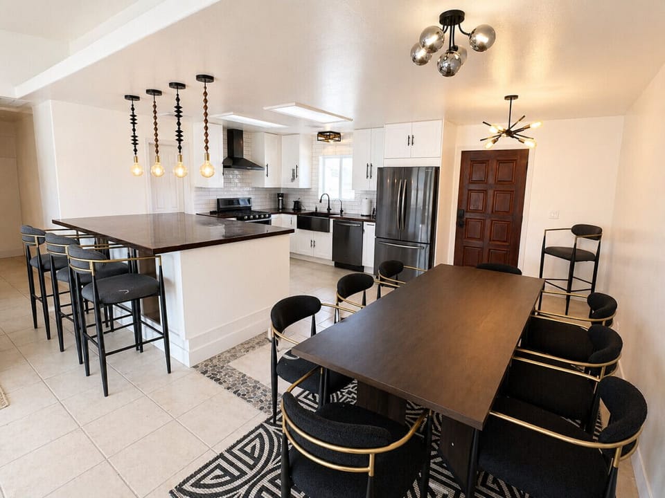 Plenty of seating, open sightlines, and space for everyone to gather
