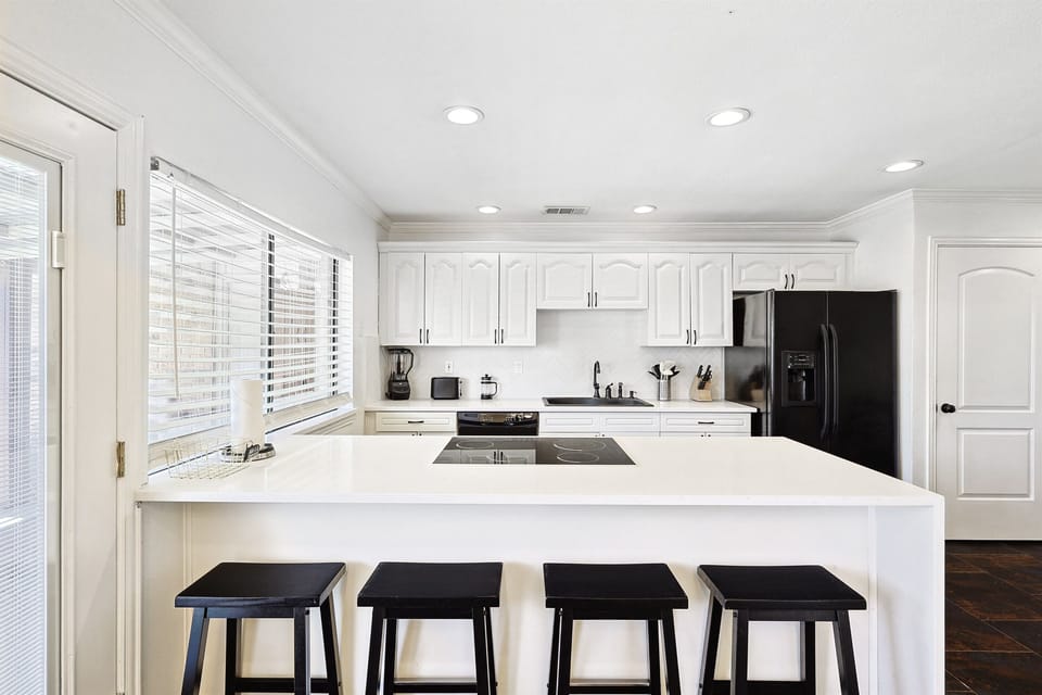 A bright, open kitchen that keeps everyone connected, from cooking to conversation