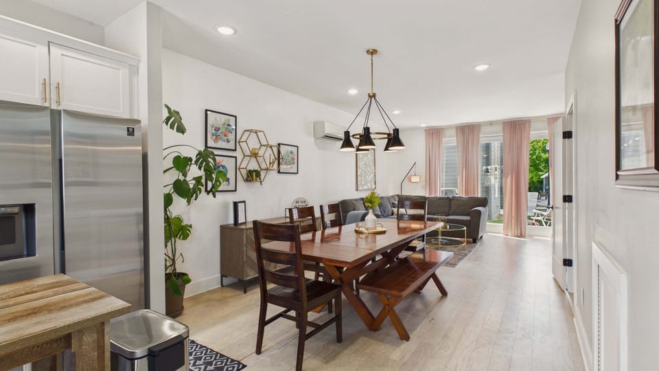 Open concept floor plan on 1st floor