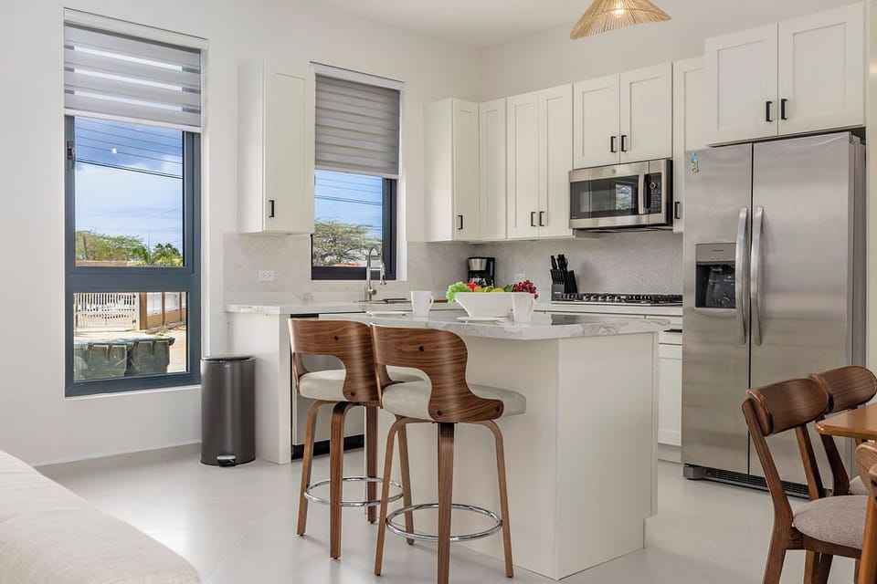 Fully equipped kitchen designed for ease and convenience, ideal for preparing everything from quick breakfasts to full island inspired meals