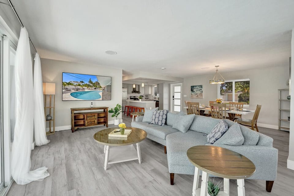 Living Area – Modern Open-Concept Layout