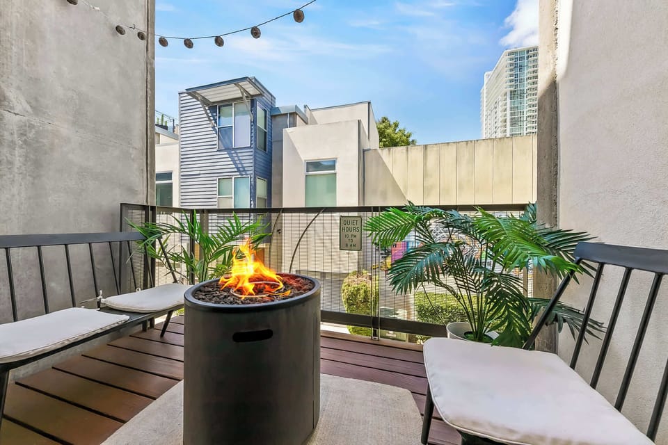 Enjoy the cozy firepit!
