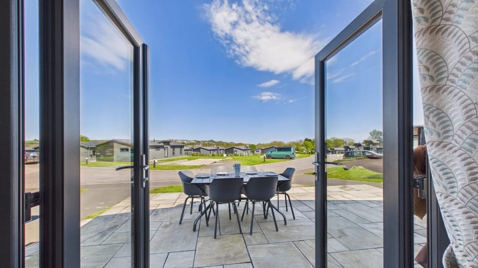 Swanlake Lodge - 3 Bedroom Lodge - Penally (28609)