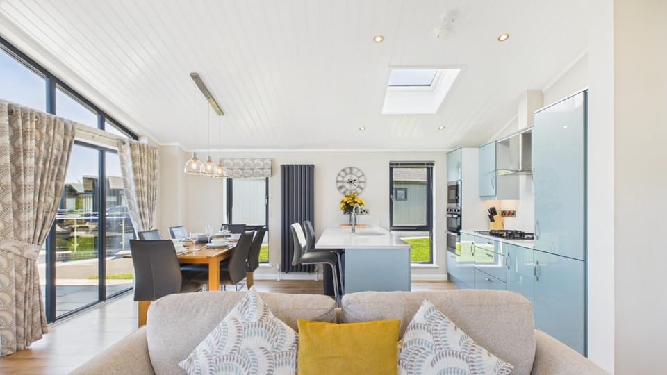 Swanlake Lodge - 3 Bedroom Lodge - Penally (28599)
