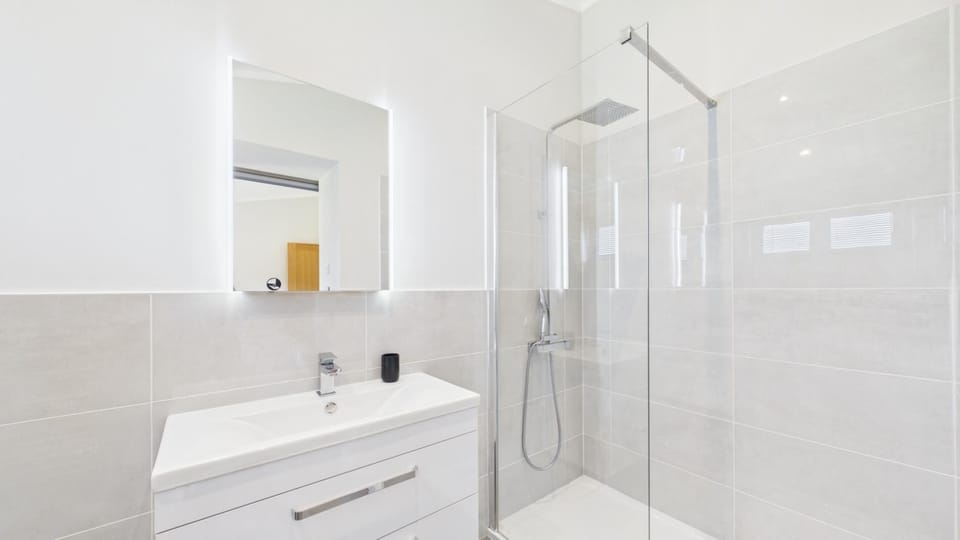 Swanlake Lodge - 3 Bedroom Lodge - Penally (28588)