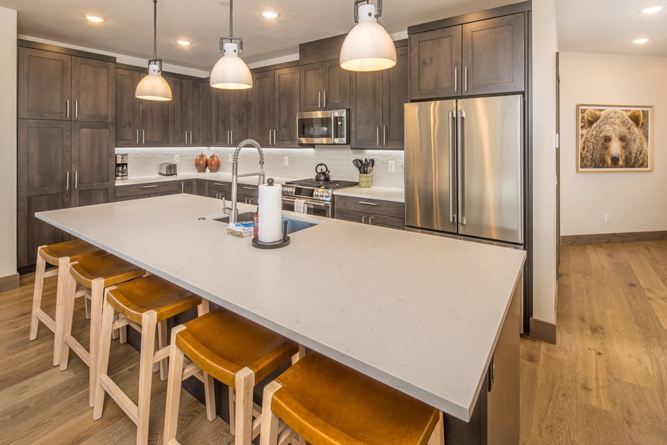 Island with seating for five at the bar | Main Level