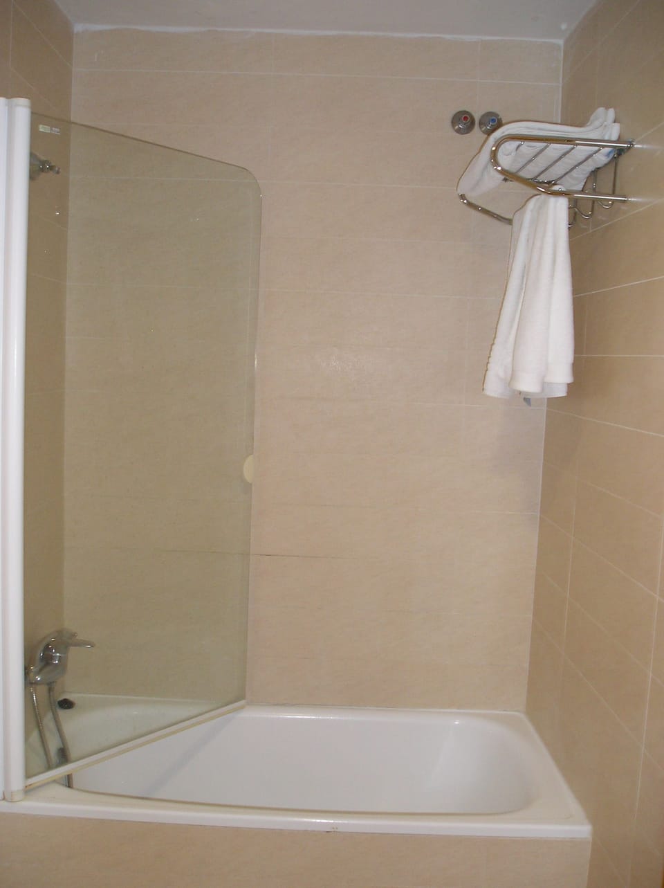 Deep soaking tub, rainfall showerhead, free toiletries, towels