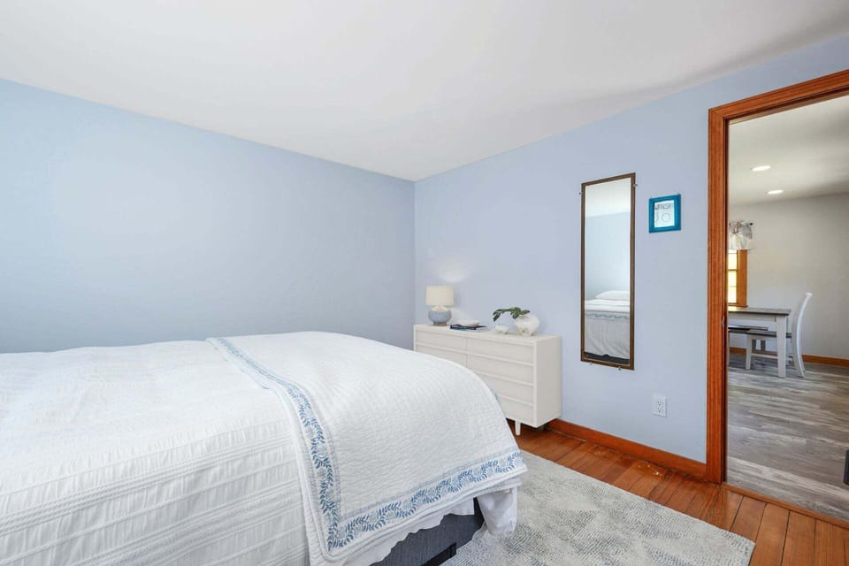 Bedroom 1 - Queen - First floor