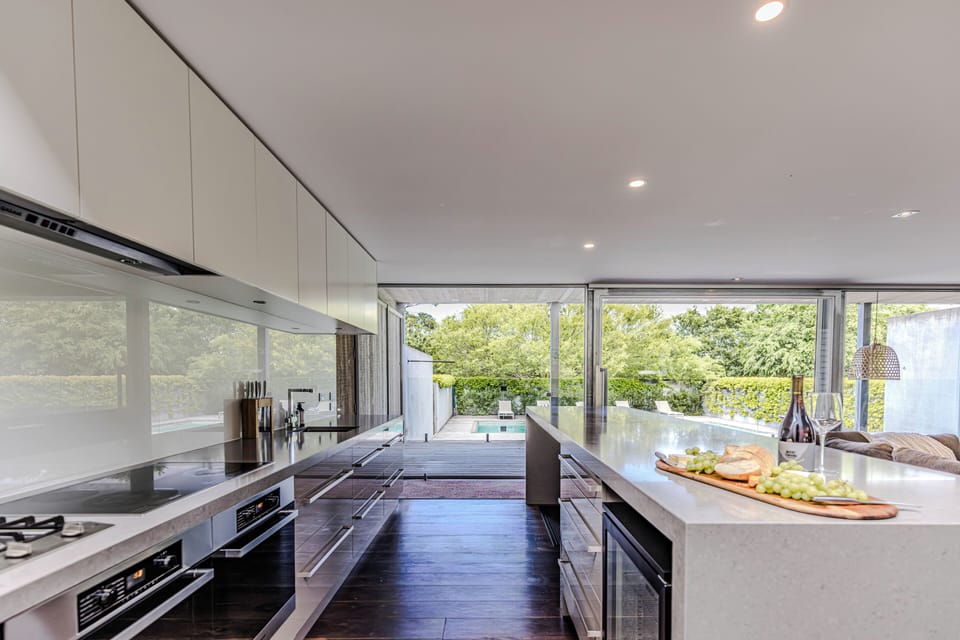 Full kitchen 