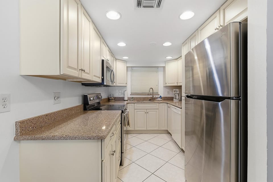 Condo, Multiple Beds (Oasis 21) | Private kitchen